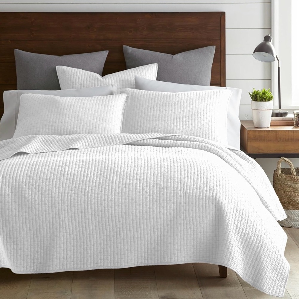 Levtex Home Luxury Cross Stitch Reversible King/Cal King Quilt Set Bright White - Picture 7 of 8